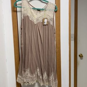 Umgee tan/cream dress NWOT